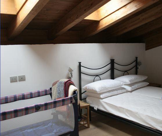 B&B Gardumo Ronzo-Chienis Bilik gambar